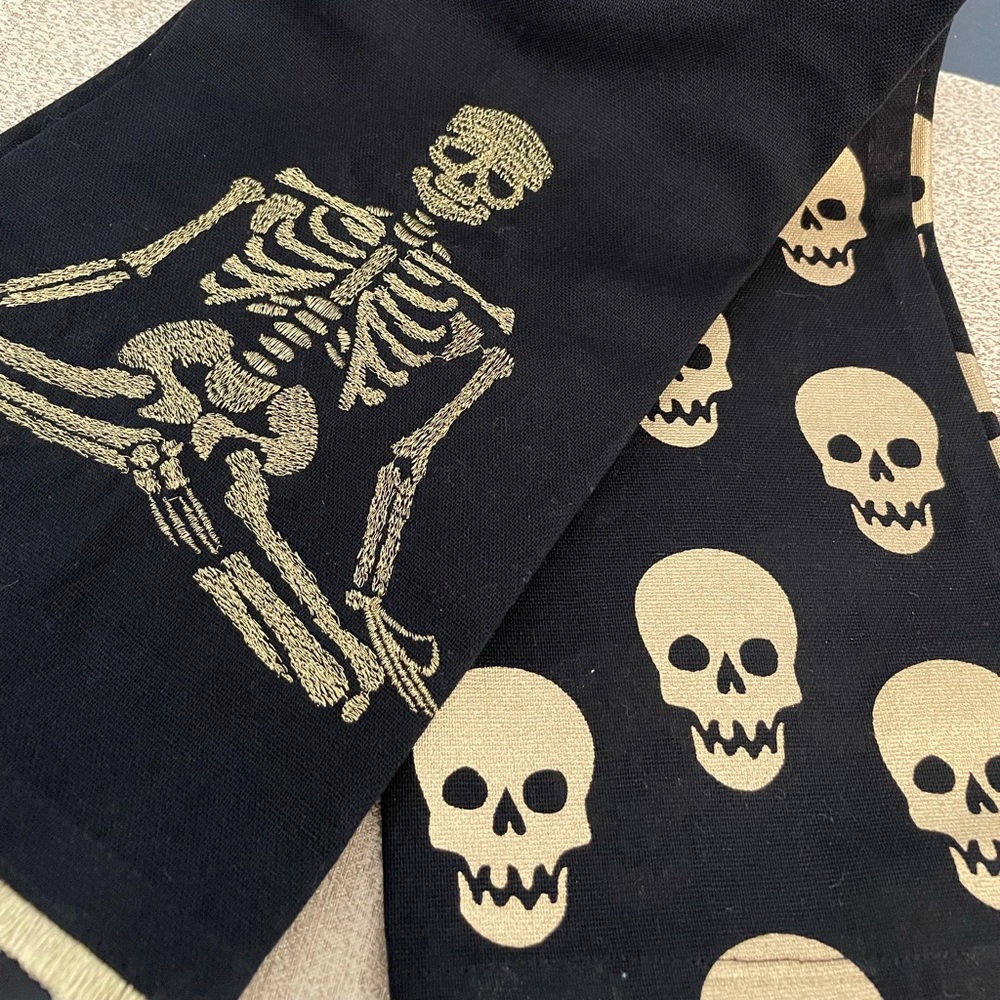 New Set of 2 Gold Skeleton/Skulls Kitchen Towels - Picture 2 of 5